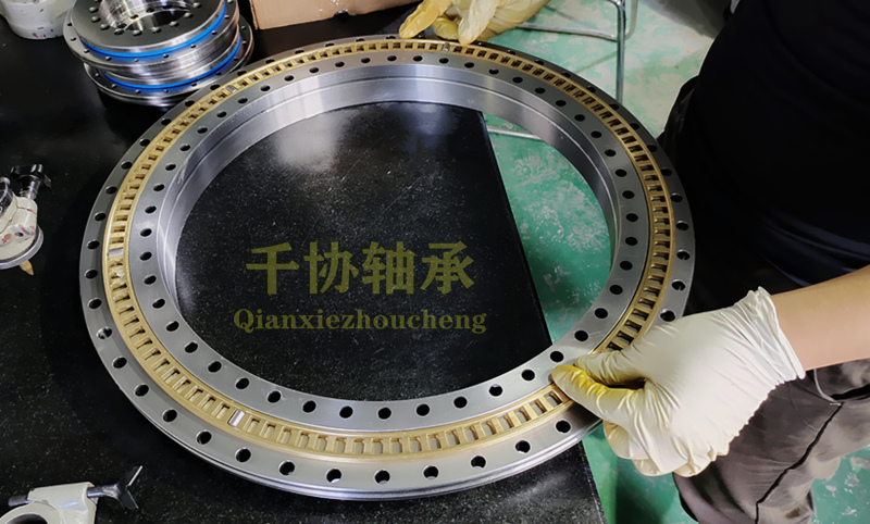 洛陽千協(xié)淺談轉(zhuǎn)臺(tái)軸承的結(jié)構(gòu)類別及特點(diǎn)